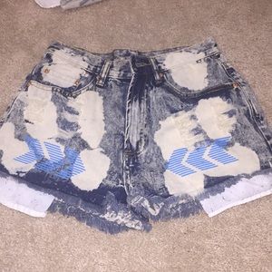 Signature 8 acid wash jean shorts